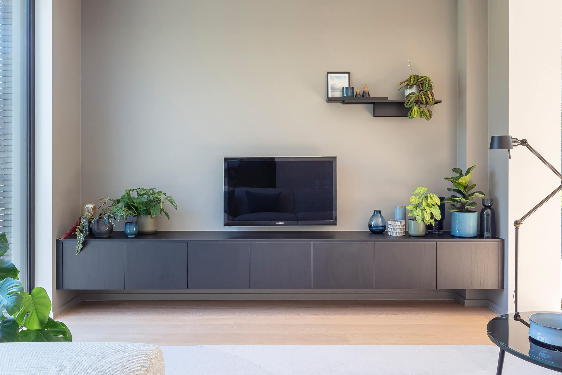 zwevende kast woonkamer